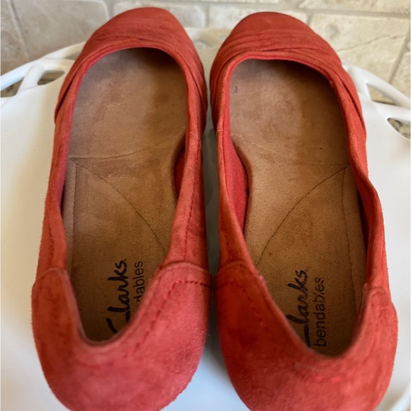 Clarks Bendables Deep Orange Rust Suede Leather Flats EUC - Picture 8 of 16